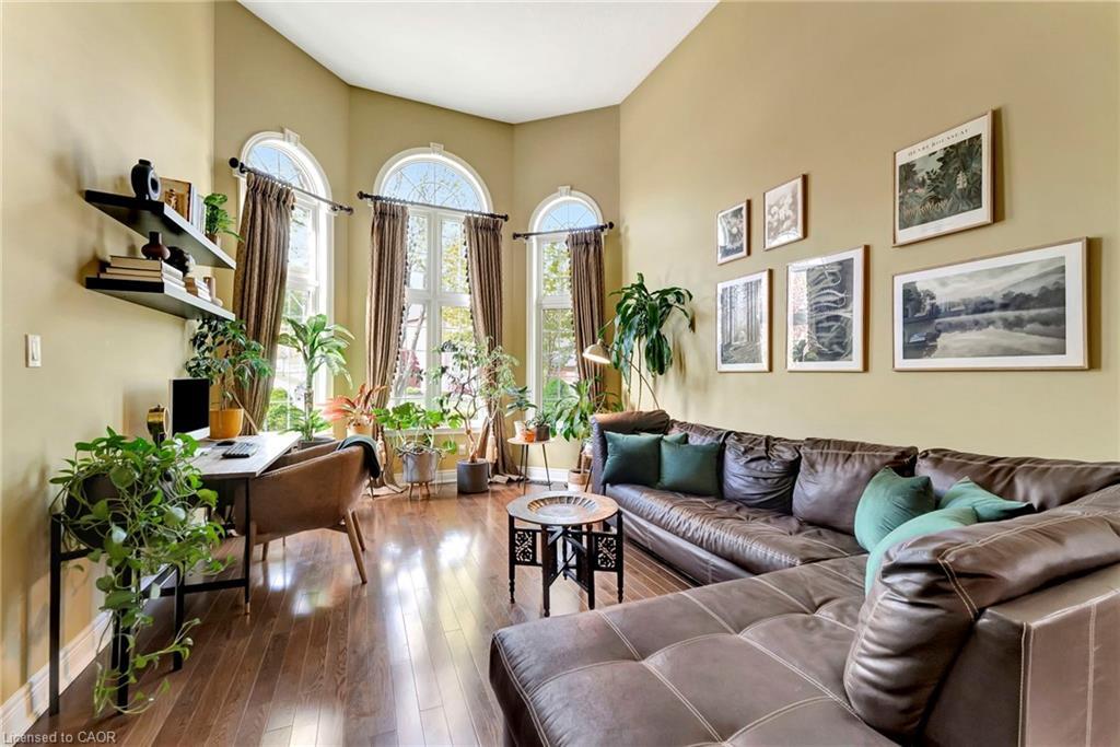 46 Orr Crescent, Stoney Creek, ON - Indoor Photo Showing Living Room