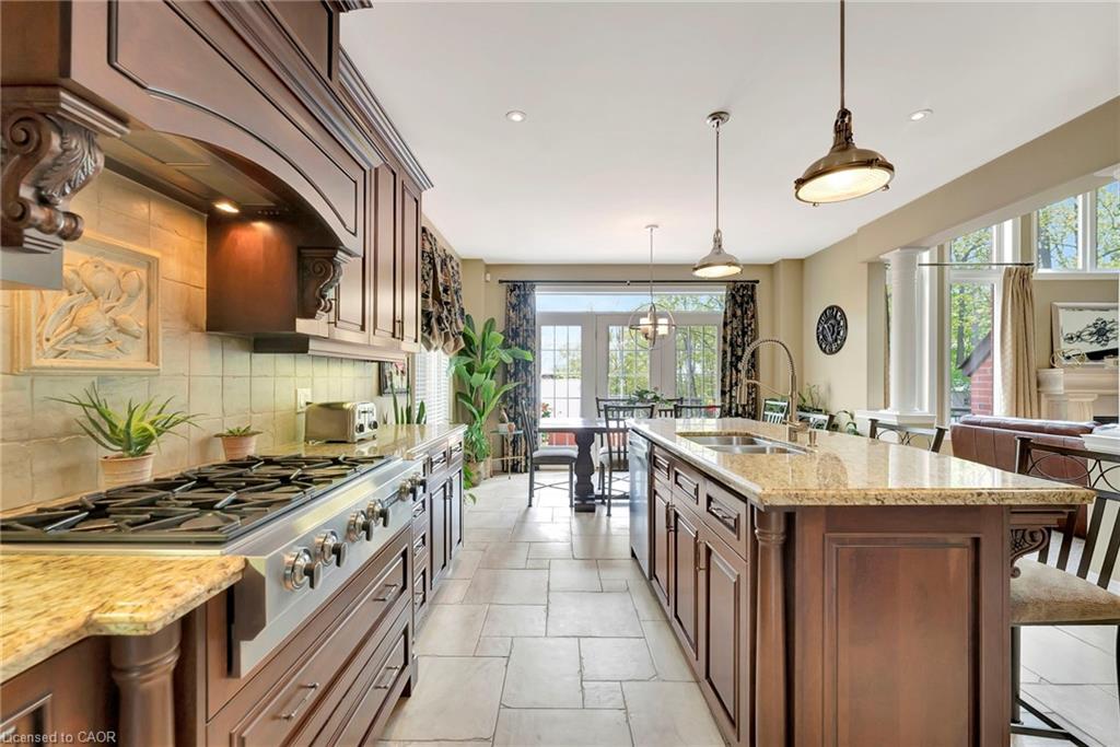 46 Orr Crescent, Stoney Creek, ON - Indoor Photo Showing Kitchen With Double Sink With Upgraded Kitchen