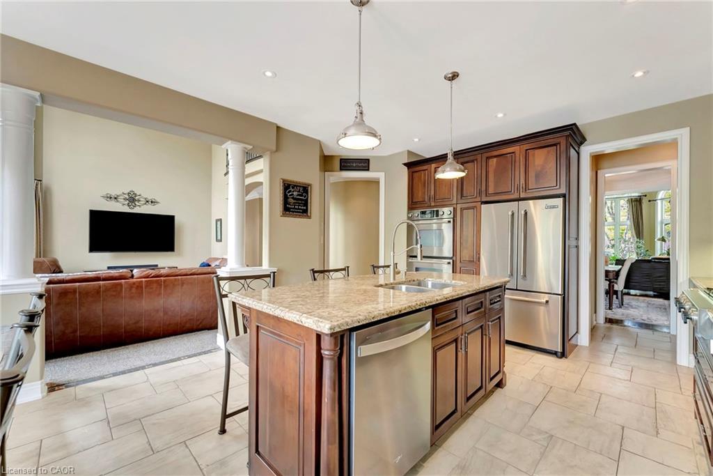 46 Orr Crescent, Stoney Creek, ON - Indoor Photo Showing Kitchen With Double Sink