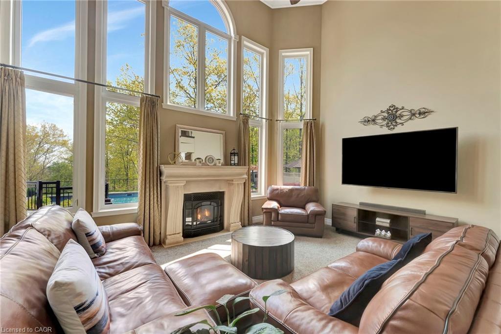 46 Orr Crescent, Stoney Creek, ON - Indoor Photo Showing Living Room With Fireplace
