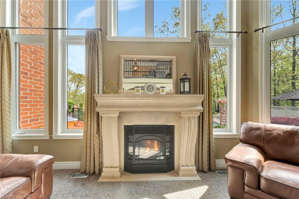 46 Orr Crescent, Stoney Creek, ON - Indoor Photo Showing Living Room With Fireplace