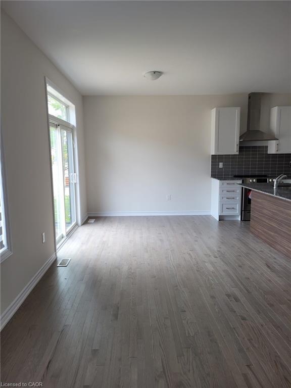 133 Berkely Street, Wasaga Beach, ON - Indoor Photo Showing Kitchen