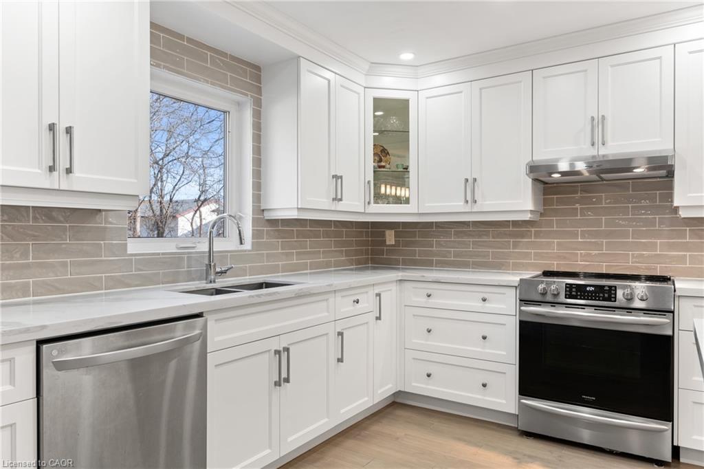 86 Santa Maria Drive, Cambridge, ON - Indoor Photo Showing Kitchen With Double Sink