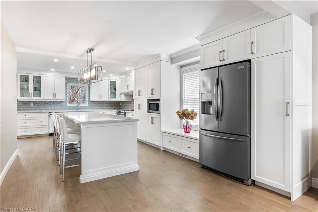 86 Santa Maria Drive, Cambridge, ON - Indoor Photo Showing Kitchen With Upgraded Kitchen