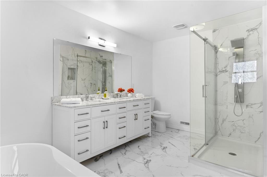 86 Santa Maria Drive, Cambridge, ON - Indoor Photo Showing Bathroom