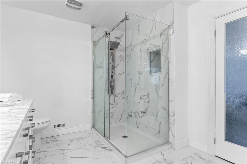 86 Santa Maria Drive, Cambridge, ON - Indoor Photo Showing Bathroom