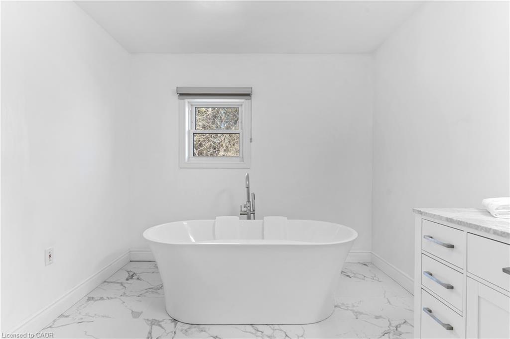 86 Santa Maria Drive, Cambridge, ON - Indoor Photo Showing Bathroom