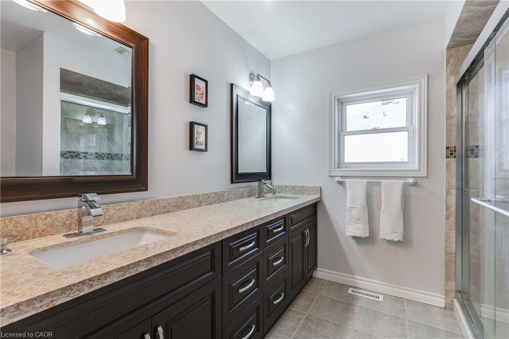 86 Santa Maria Drive, Cambridge, ON - Indoor Photo Showing Bathroom