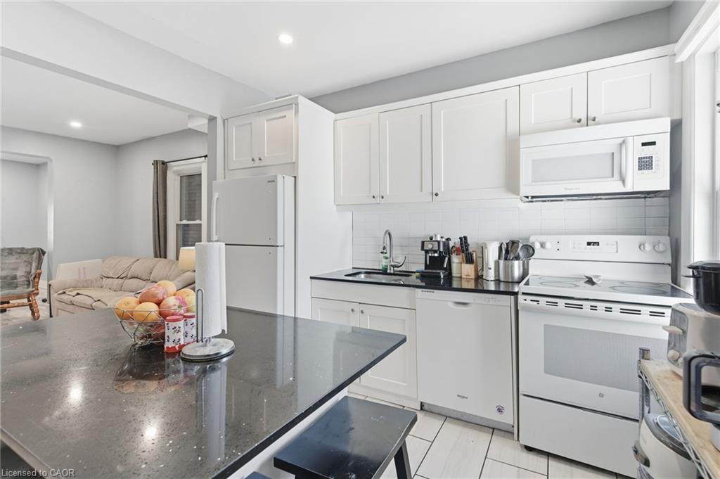 75 Niagara Street, Hamilton, ON - Indoor Photo Showing Kitchen