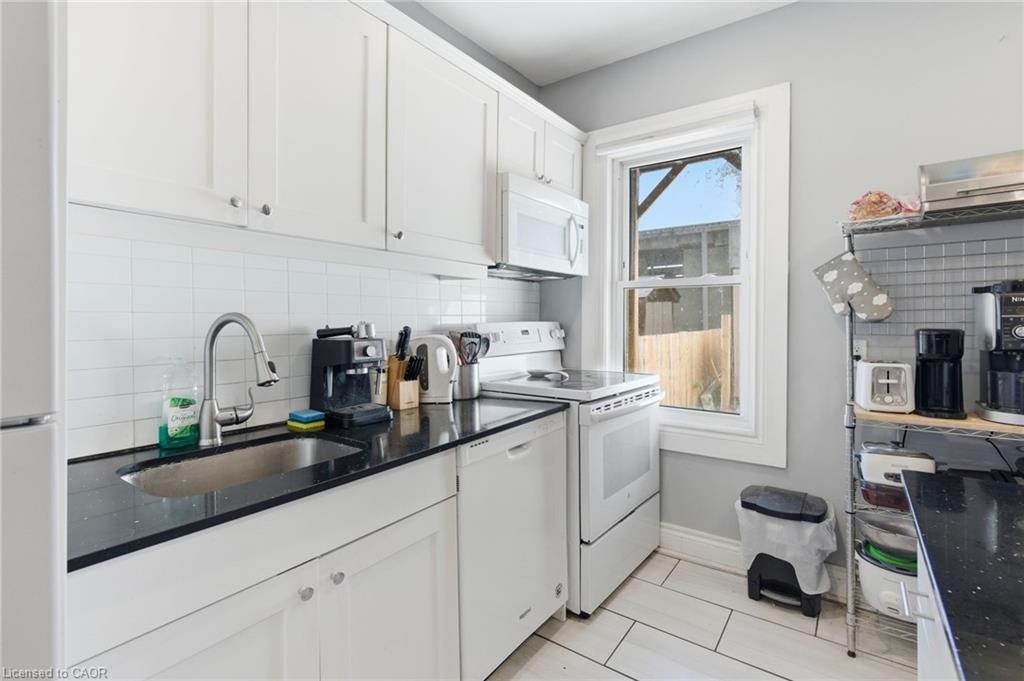 75 Niagara Street, Hamilton, ON - Indoor Photo Showing Kitchen