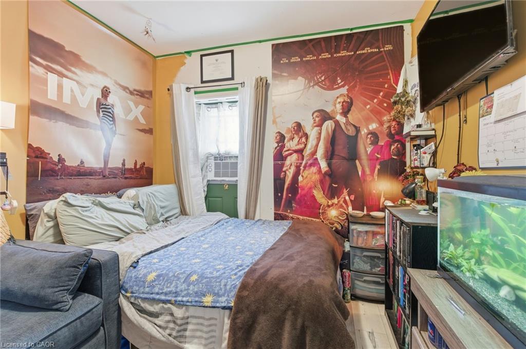 75 Niagara Street, Hamilton, ON - Indoor Photo Showing Bedroom