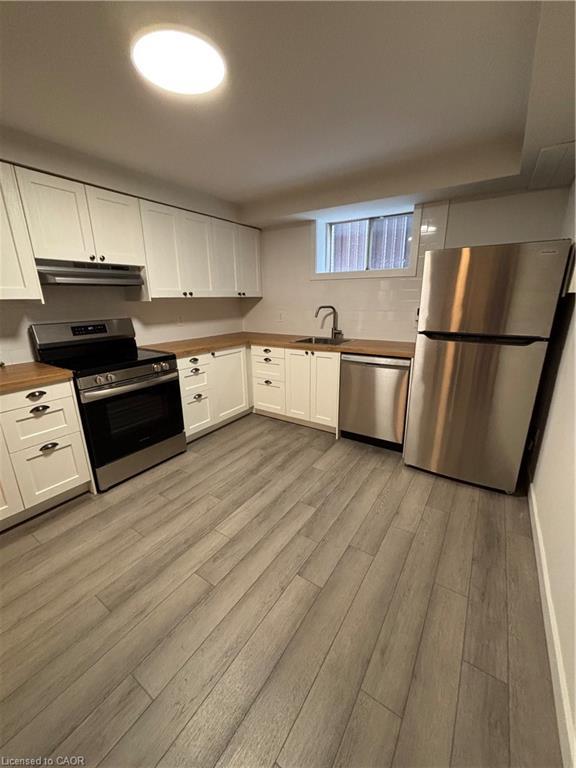 Lower-19 Pavarotti Court, Hamilton, ON - Indoor Photo Showing Kitchen