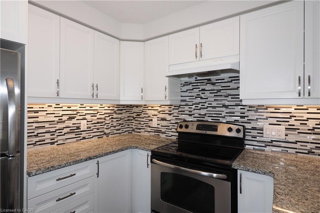 181 South Creek Drive, Kitchener, ON - Indoor Photo Showing Kitchen With Upgraded Kitchen