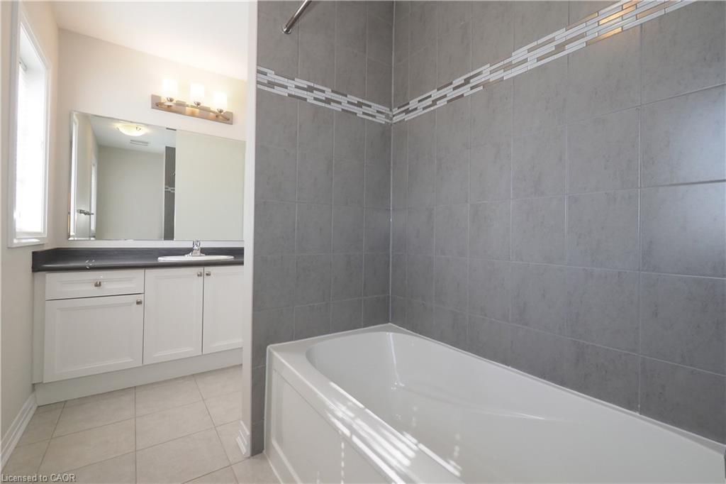 181 South Creek Drive, Kitchener, ON - Indoor Photo Showing Bathroom