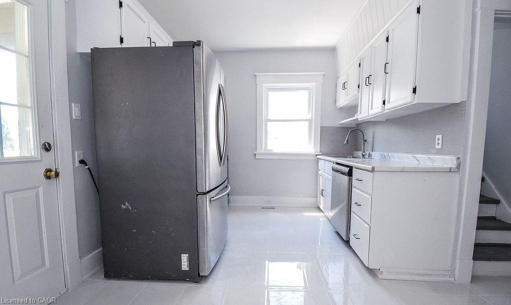 5810 Symmes Street, Niagara Falls, ON - Indoor Photo Showing Other Room