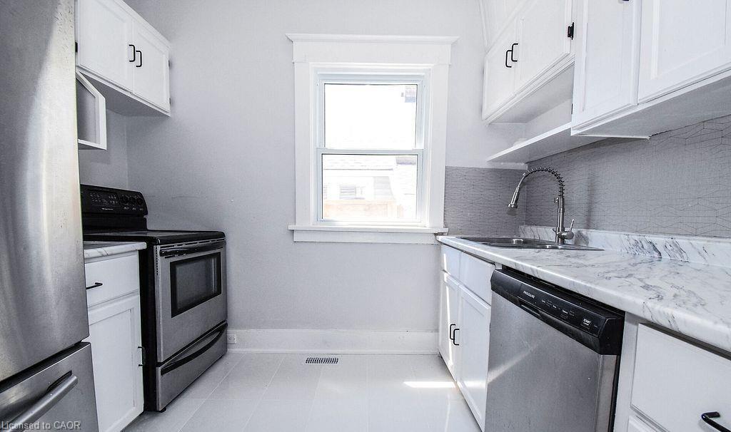 5810 Symmes Street, Niagara Falls, ON - Indoor Photo Showing Kitchen With Stainless Steel Kitchen