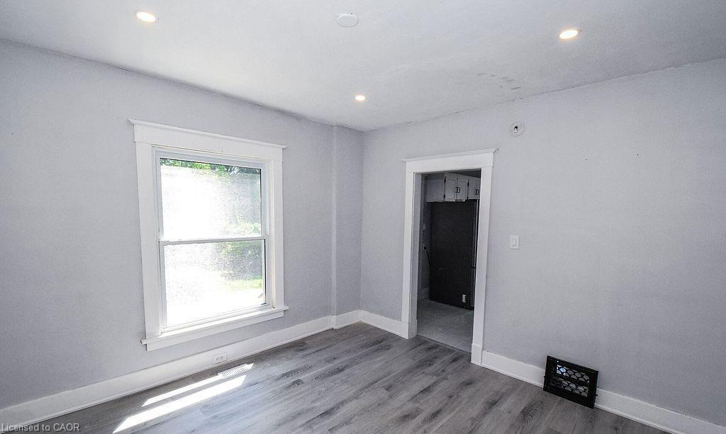 5810 Symmes Street, Niagara Falls, ON - Indoor Photo Showing Other Room
