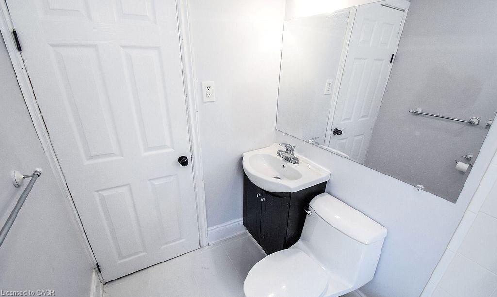 5810 Symmes Street, Niagara Falls, ON - Indoor Photo Showing Bathroom