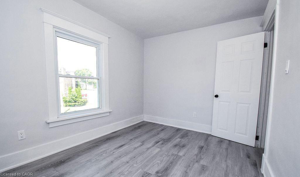5810 Symmes Street, Niagara Falls, ON - Indoor Photo Showing Other Room