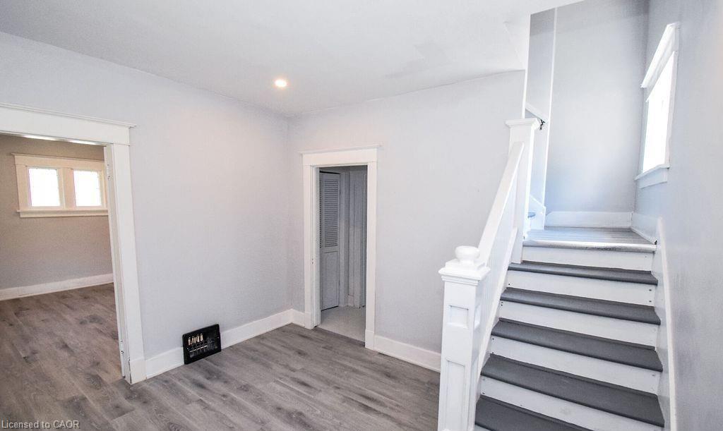 5810 Symmes Street, Niagara Falls, ON - Indoor Photo Showing Other Room