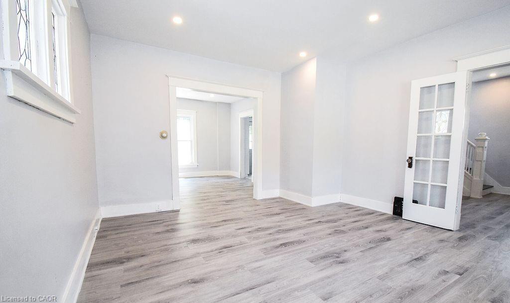 5810 Symmes Street, Niagara Falls, ON - Indoor Photo Showing Other Room