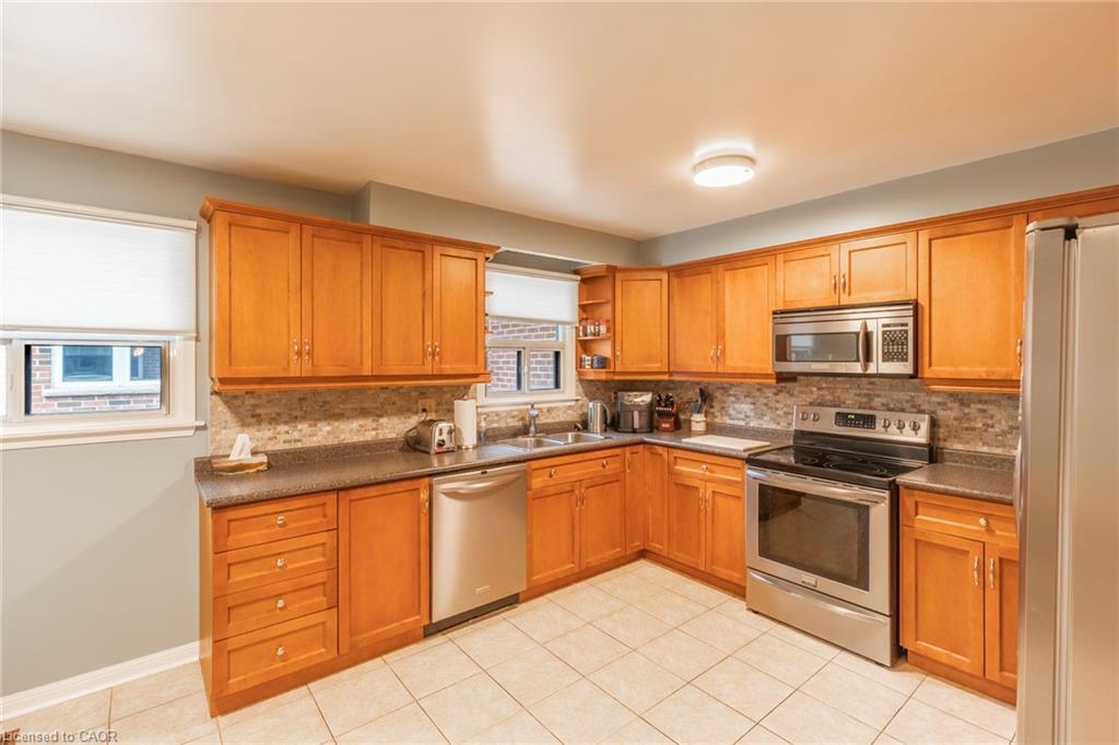 20 Manorcrest Street, Brampton, ON - Indoor Photo Showing Kitchen With Double Sink