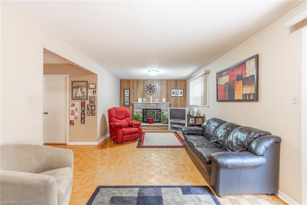 20 Manorcrest Street, Brampton, ON - Indoor Photo Showing Living Room