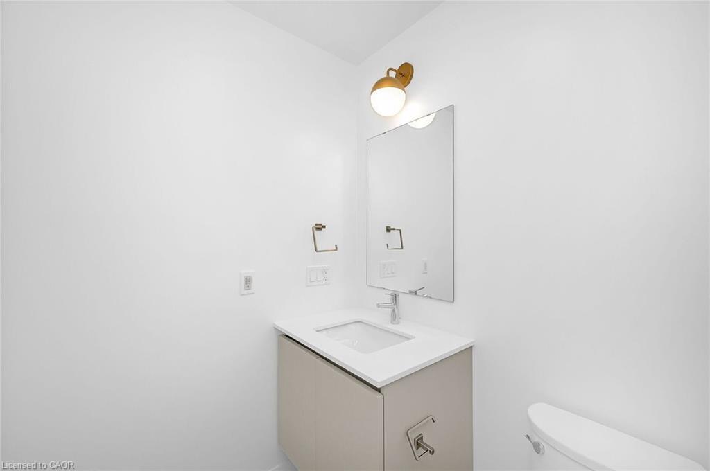 819-395 Dundas Street, Oakville, ON - Indoor Photo Showing Bathroom