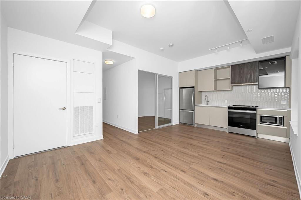 819-395 Dundas Street, Oakville, ON - Indoor Photo Showing Kitchen
