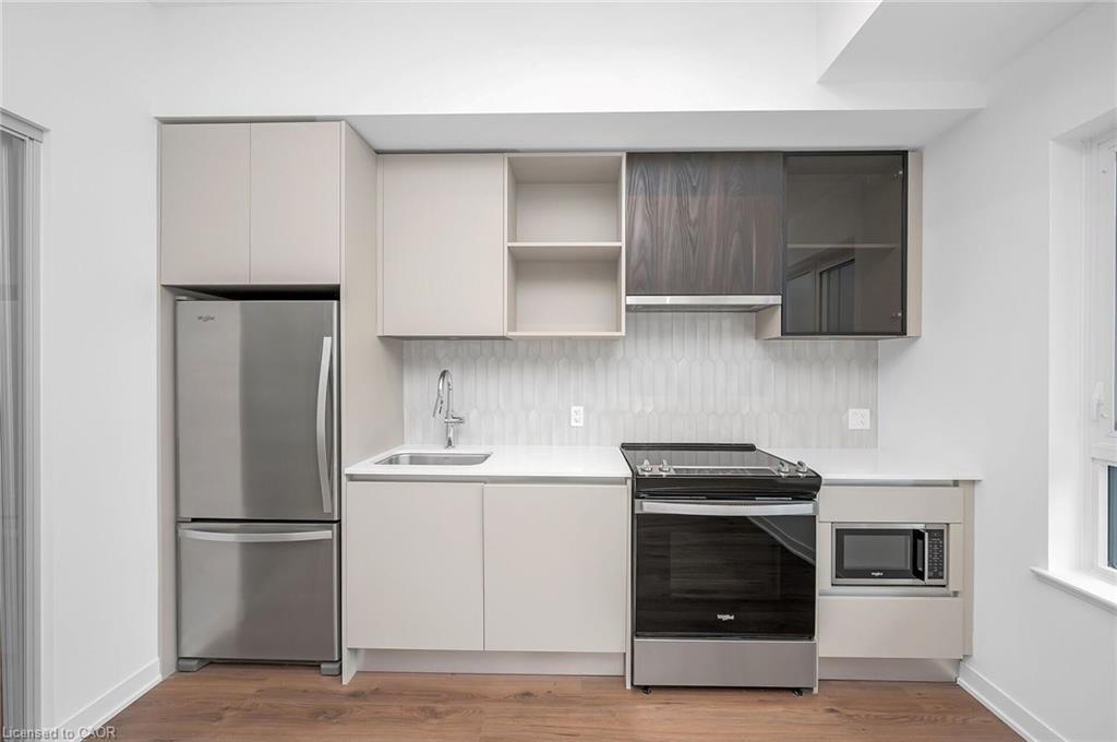 819-395 Dundas Street, Oakville, ON - Indoor Photo Showing Kitchen