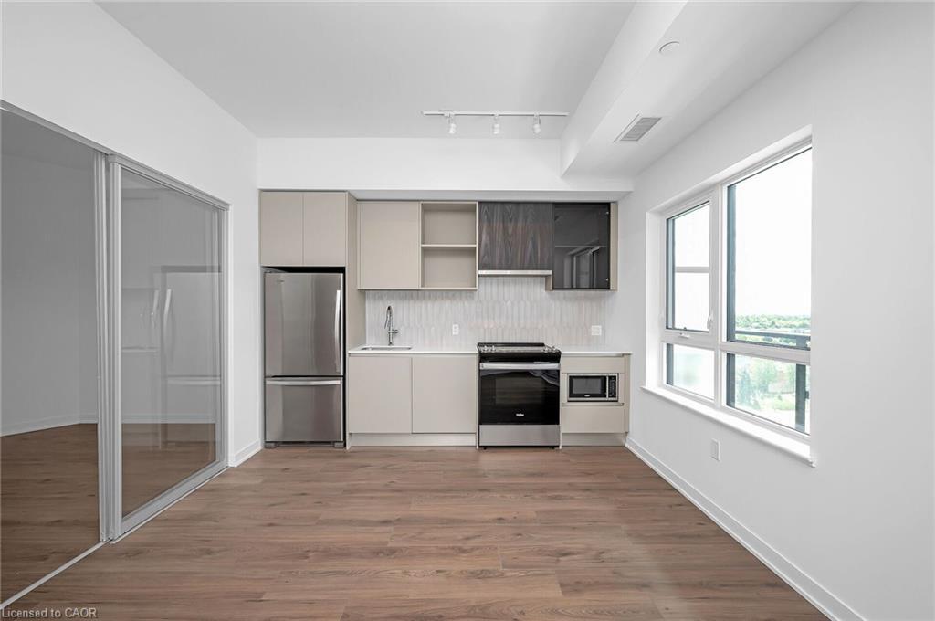 819-395 Dundas Street, Oakville, ON - Indoor Photo Showing Kitchen