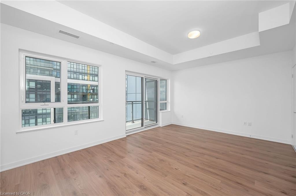 819-395 Dundas Street, Oakville, ON - Indoor Photo Showing Other Room