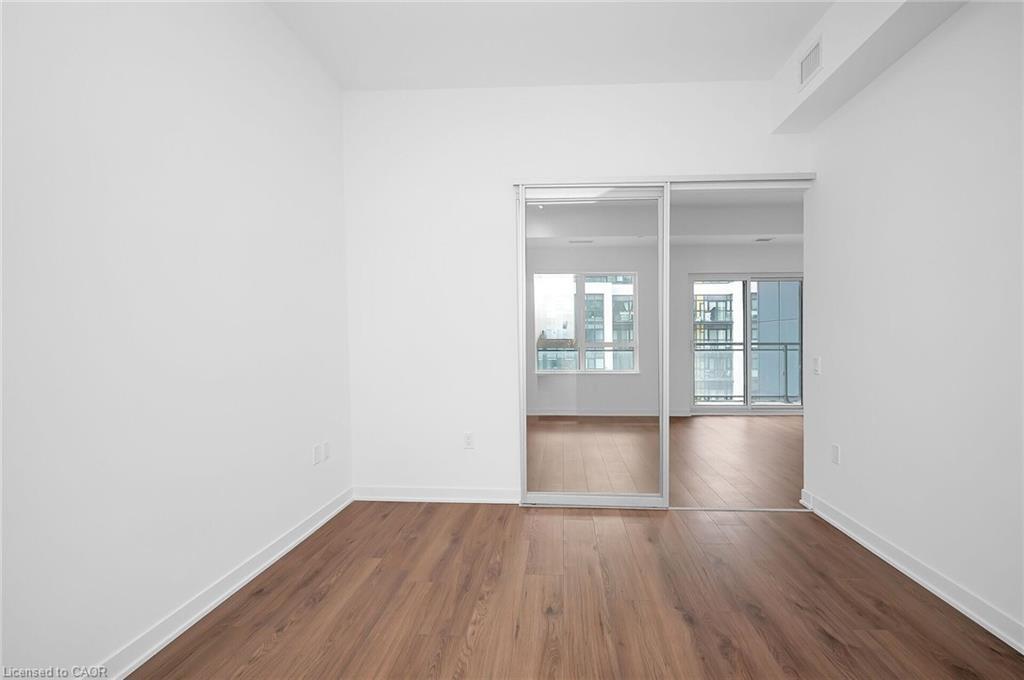 819-395 Dundas Street, Oakville, ON - Indoor Photo Showing Other Room