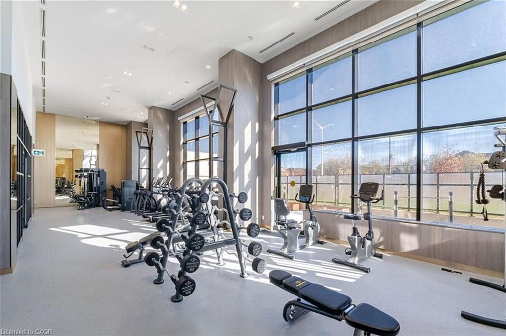 819-395 Dundas Street, Oakville, ON - Indoor Photo Showing Gym Room