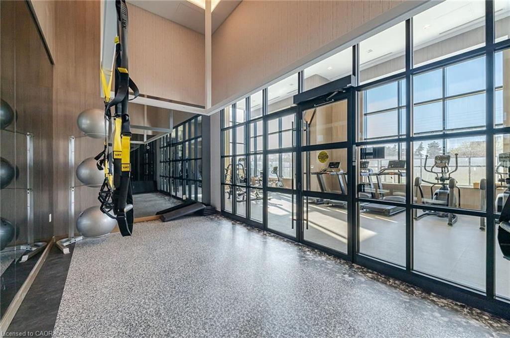 819-395 Dundas Street, Oakville, ON - Indoor Photo Showing Gym Room