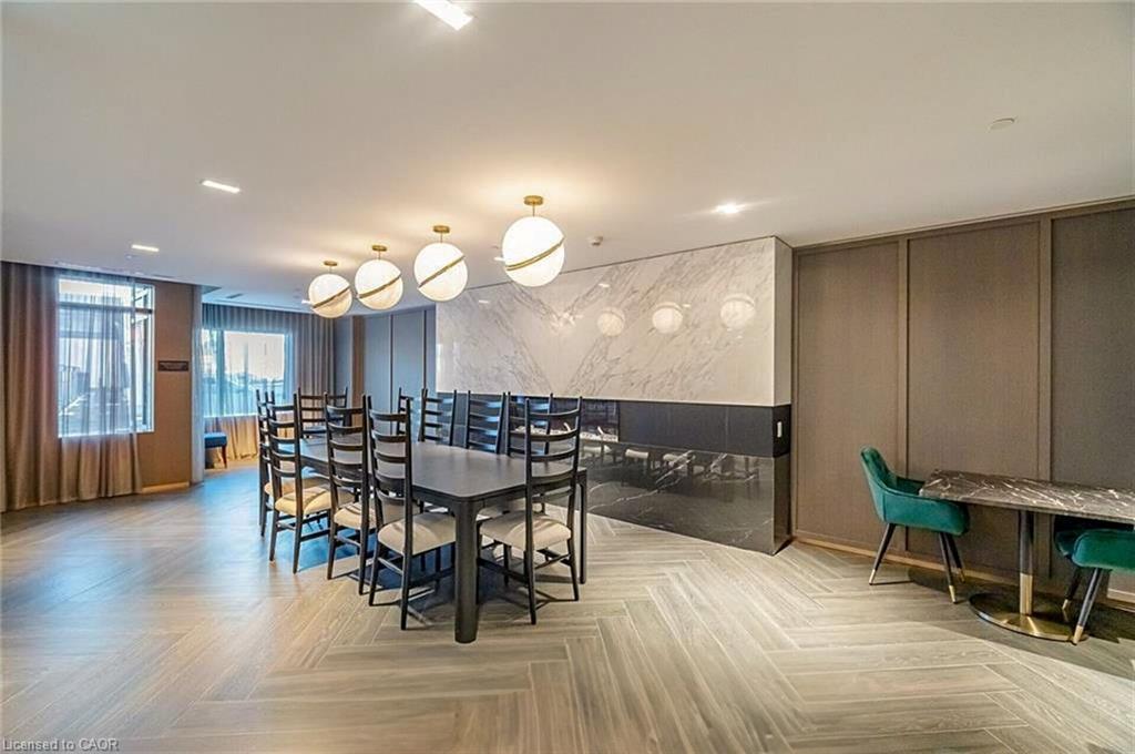 819-395 Dundas Street, Oakville, ON - Indoor Photo Showing Dining Room