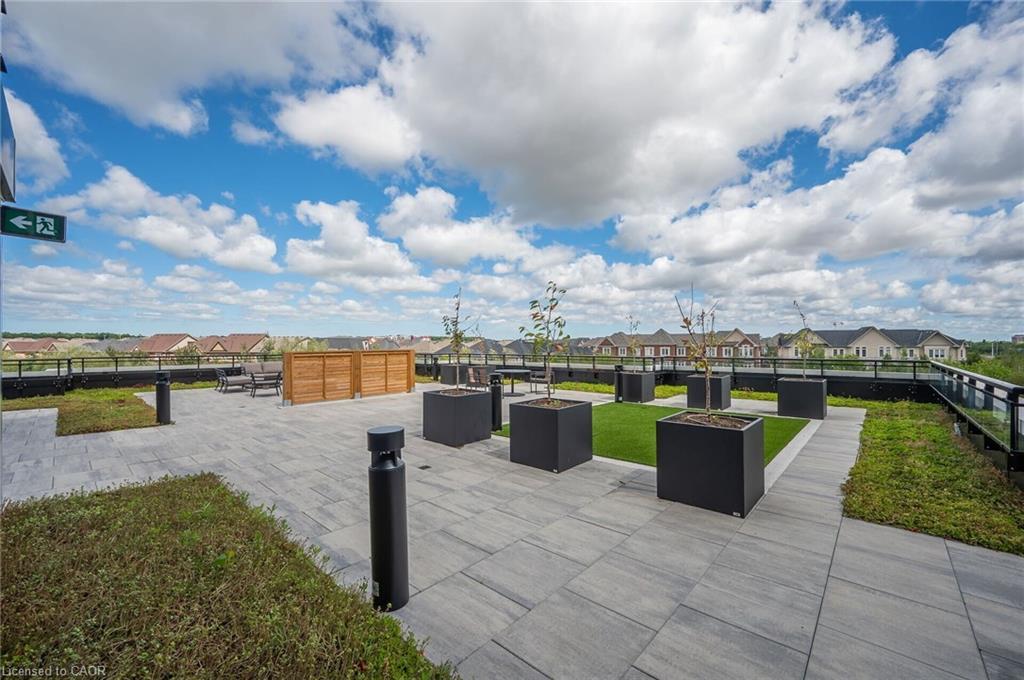 819-395 Dundas Street, Oakville, ON - Outdoor With View