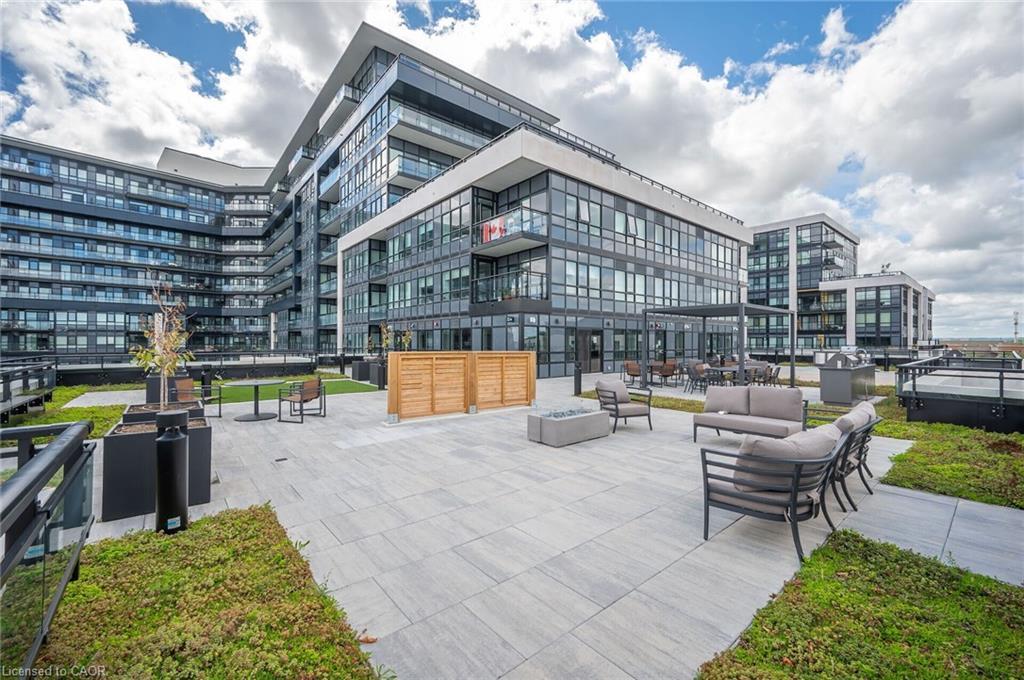 819-395 Dundas Street, Oakville, ON - Outdoor With Balcony