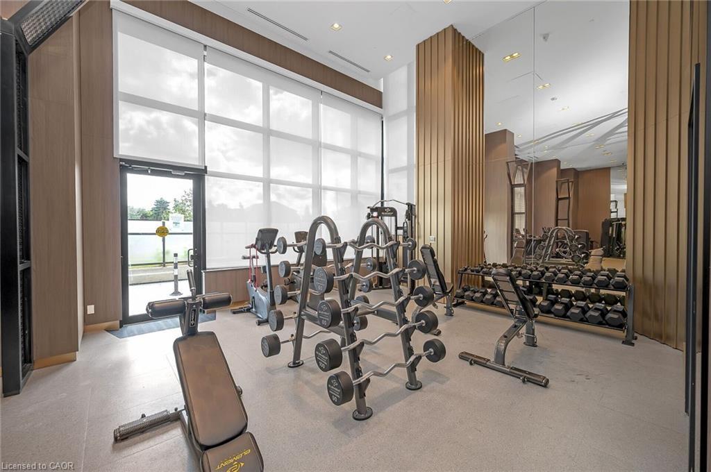 819-395 Dundas Street, Oakville, ON - Indoor Photo Showing Gym Room
