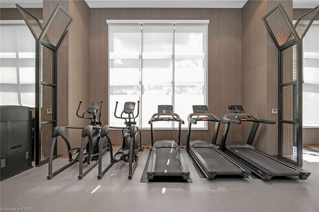 819-395 Dundas Street, Oakville, ON - Indoor Photo Showing Gym Room