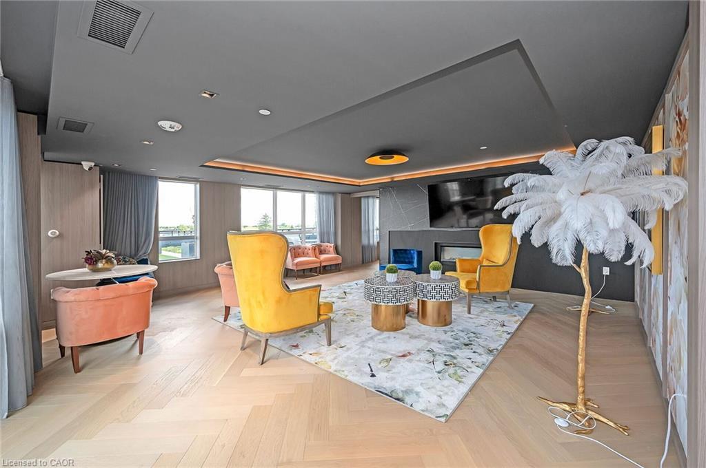 819-395 Dundas Street, Oakville, ON - Indoor