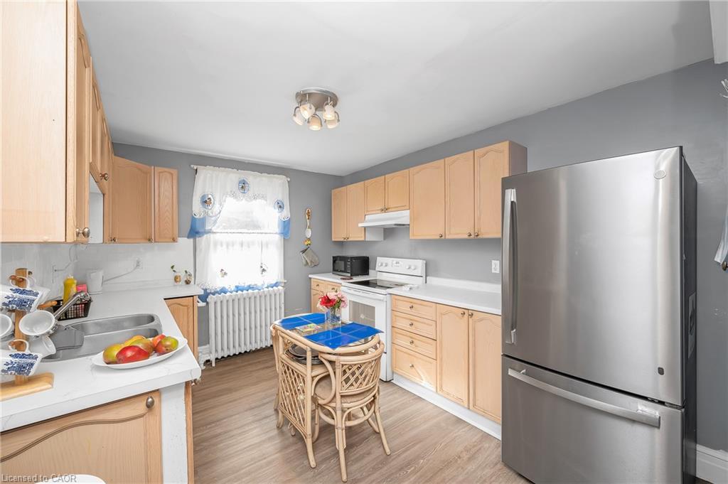 1088 King Street E, Hamilton, ON - Indoor Photo Showing Kitchen With Double Sink