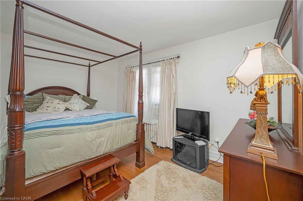 1088 King Street E, Hamilton, ON - Indoor Photo Showing Bedroom