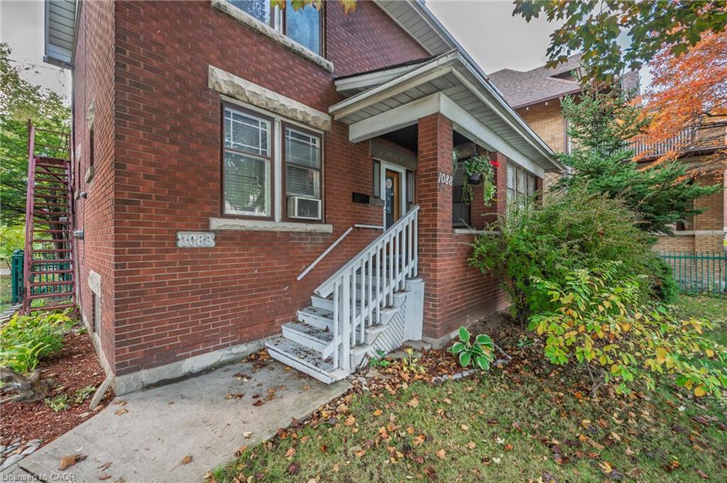 1088 King Street E, Hamilton, ON - Outdoor