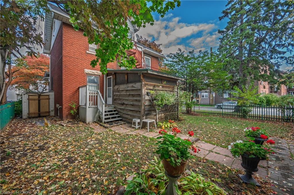 1088 King Street E, Hamilton, ON - Outdoor
