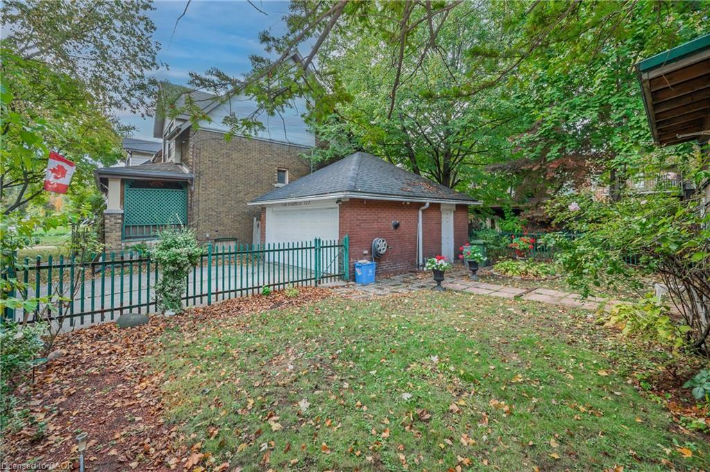 1088 King Street E, Hamilton, ON - Outdoor