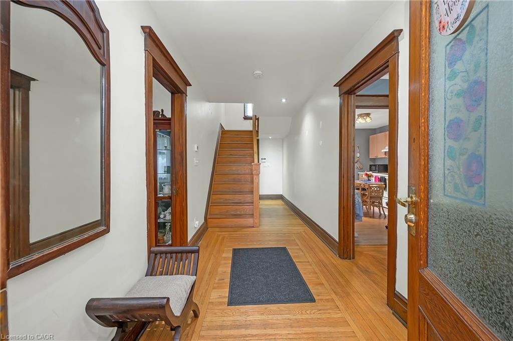 1088 King Street E, Hamilton, ON - Indoor Photo Showing Other Room