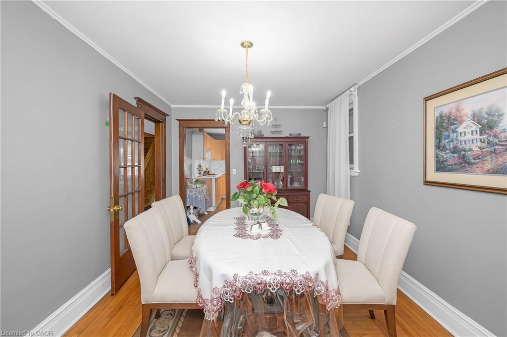 1088 King Street E, Hamilton, ON - Indoor Photo Showing Dining Room