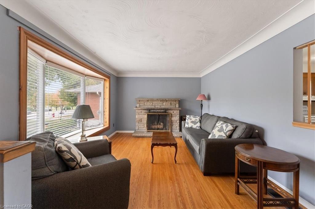 507 Upper Paradise Road, Hamilton, ON - Indoor Photo Showing Living Room With Fireplace