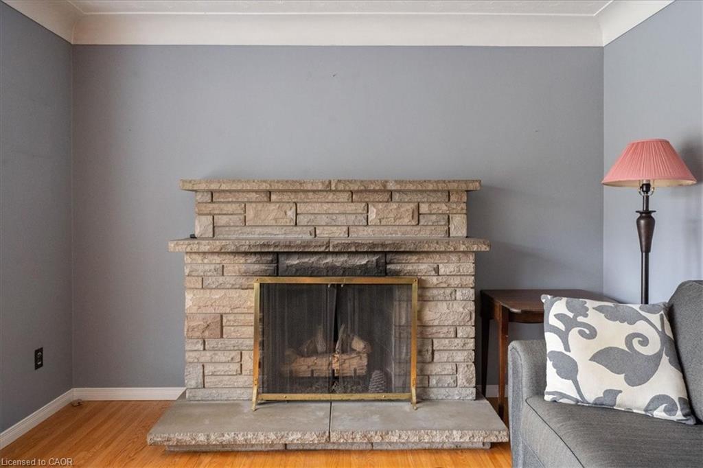 507 Upper Paradise Road, Hamilton, ON - Indoor Photo Showing Living Room With Fireplace